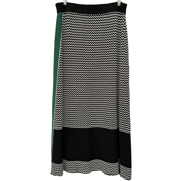 Unknown Dresses & Skirts - Knit Maxi Skirt XS Black White Zigzag Print with Green Panel